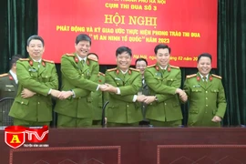 Cụm thi đua số 3 Công an thành phố ký giao ức thi đua Vì an ninh tổ quốc năm 2023 