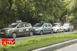 Có cần điều chỉnh giá cước vận tải sát với giá xăng dầu