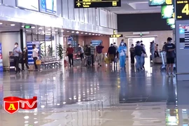 Sân bay Nội Bài hạn chế người thân đón, tiễn hành khách ở giờ cao điểm