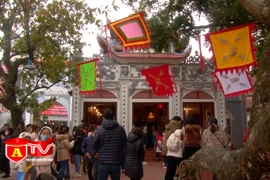 Phủ Tây Hồ đón lượng khách lớn mỗi ngày sau 2 năm đóng cửa