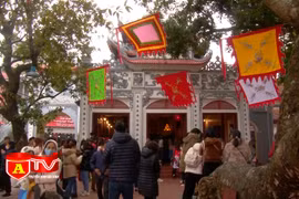 Phủ Tây Hồ đón lượng khách lớn mỗi ngày sau 2 năm đóng cửa