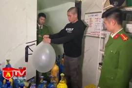 Triệt phá 'tổng kho' khí cười