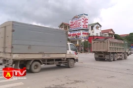 Chuyển biến tích cực tại những điểm nóng về xe quá tải tại Hà Nội 
