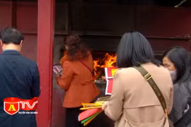 Cẩn trọng nguy cơ cháy từ thắp hương, thờ cúng