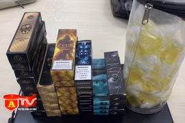 Bắt giữ 2 đối tượng tàng trữ trái phép chất ma tuý