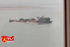 Triển khai lực lượng, đánh chặn nạn khai thác cát trái phép