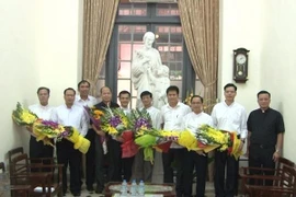 CATP Hà Nội chúc mừng vị linh mục vừa được phong chức