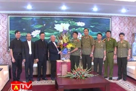 Hồng y Nguyễn Văn Nhơn chúc mừng Công an Hà Nội bảo vệ thành công Quốc khánh 2/9