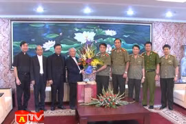 Hồng y Nguyễn Văn Nhơn chúc mừng Công an Hà Nội bảo vệ thành công Quốc khánh 2/9