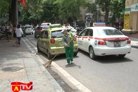 Đường phố Hà Nội sạch đẹp ngay sau lễ diễu binh, diễu hành