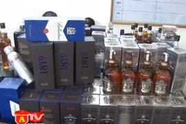 Phát hiện đường dây sản xuất rượu Chivas giả