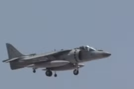 Máy bay chiến đấu của Mỹ thả bom trên rạn san hô Great Barrier 