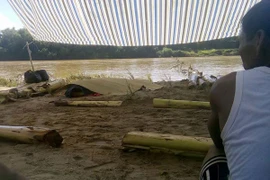 Cứu vợ rơi xuống sông, hai vợ chồng đuối nước thương tâm