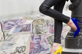 Ngón nghề của những người đẹp "đào mỏ" ở Ukraine