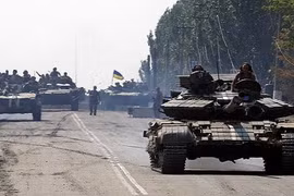 Ukraine đe dọa thiết quân luật, cấm phát sóng truyền hình Nga