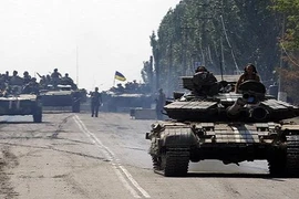 Ukraine đe dọa thiết quân luật, cấm phát sóng truyền hình Nga