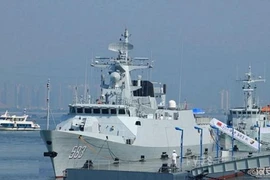 Trung Quốc lại tăng cường trái phép 1 tàu hộ vệ tên lửa đến Hoàng Sa