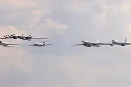 Siêu máy bay ném bom PAK DA sẽ biên chế vào năm 2025