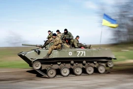 Ukraine dọa áp đặt thiết quân luật tại Donbas nếu thỏa thuận ngừng bắn thất bại