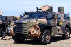 Nhật Bản mua thêm 4 xe bọc thép và 3 trực thăng đa dụng