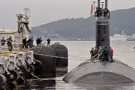 Tàu ngầm hạt nhân tấn công lớp Los Angeles của Mỹ cập cảng Hàn Quốc