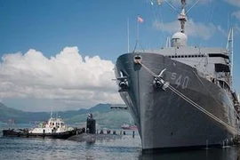 Tàu ngầm hạt nhân và Tư lệnh Thái Bình Dương của Mỹ thăm Philippines