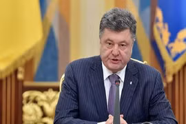 Ukraine cam kết giải quyết khủng hoảng thông qua đối thoại