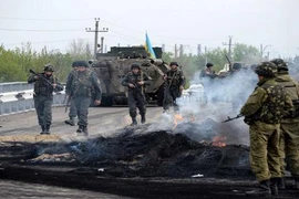 Liên minh cầm quyền kêu gọi Tổng thống Ukraine áp đặt thiết quân luật ở miền Đông