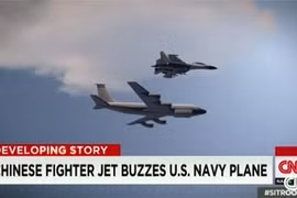 J-11BH Trung Quốc “phơi bụng”, khoe vũ khí dọa P-8A Mỹ 