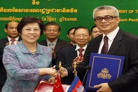 Trung Quốc tài trợ quân đội Campuchia 600 máy vô tuyến điện