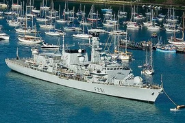 Tàu hộ vệ Anh phóng ngư lôi trúng căn cứ tàu ngầm hạt nhân Anh