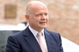 Ngoại trưởng Anh bất ngờ từ chức mở đường cho cuộc cải tổ quy mô lớn