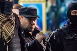 Nga và Interpol hợp lực bắt thủ lĩnh “Khu vực cánh hữu” Dmitry Yarosh