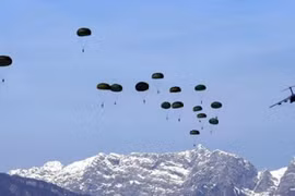 Mỹ điều 600 lính dù tới Đông Âu trấn an đồng minh