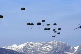 Mỹ điều 600 lính dù tới Đông Âu trấn an đồng minh