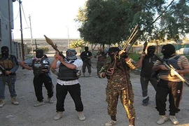 Mỹ cung cấp 100 tên lửa Hellfire và số lượng lớn súng đạn cho Iraq