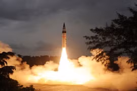 Ấn Độ sẽ kề 2 "mũi giáo thần" thọc vào mạng sườn Trung Quốc