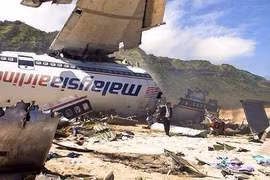 Bom đạn dữ dội, chuyên gia nước ngoài buộc phải rời hiện trường MH17