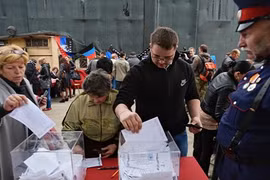 Ukraine: 3/4 cử tri tham gia bỏ phiếu tại thành phố Lugansk
