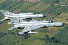 Ấn Độ tung 2 máy bay chiến đấu chặn 2 máy bay lạ xâm phạm không phận