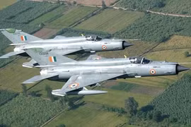 Ấn Độ tung 2 máy bay chiến đấu chặn 2 máy bay lạ xâm phạm không phận