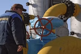 Ukraine dọa Nga: Giảm giá khí đốt hoặc ra hầu tòa