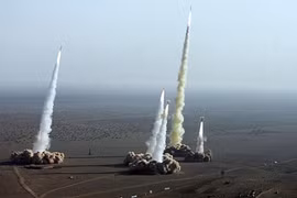 64% dân Mỹ đòi “xử” Iran, người càng trẻ càng ghét Israel