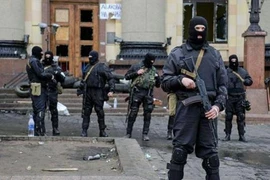 Nghi án Ukraine sử dụng lính đánh thuê nước ngoài và bom chùm