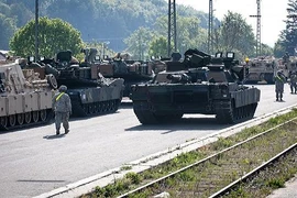 Mỹ triển khai xe tăng và xe bọc thép tới Latvia