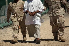 CIA biến tù nhân Guantanamo thành điệp viên hai mang