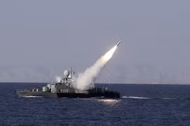 Iran biên chế tàu rà quét lôi đối phó với cuộc diễn tập của Mỹ