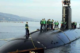 Mỹ: Tàu ngầm bị mù, tàu mặt nước thì… thong manh