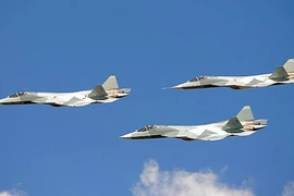 Đua với Mỹ, Nga định trang bị 600 siêu tiêm kích tàng hình PAK FA T-50