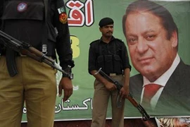 Tân Chính phủ Pakistan duyệt chi ngân sách quốc phòng khủng